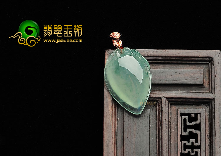 冰种飘花寿桃挂件