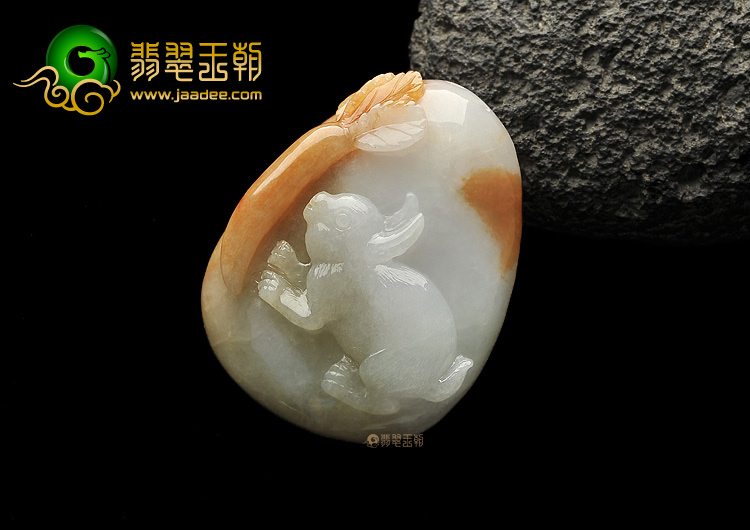 糯冰种三彩玉兔挂件