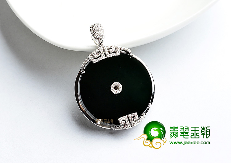 (超值推荐)玻璃种墨翠镶白金平安扣胸坠(真钻)