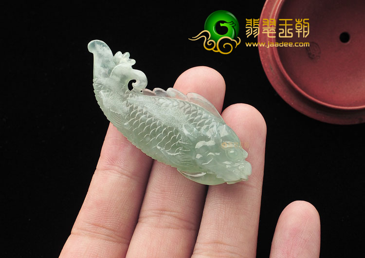 冰种晴水龙头鱼挂件
