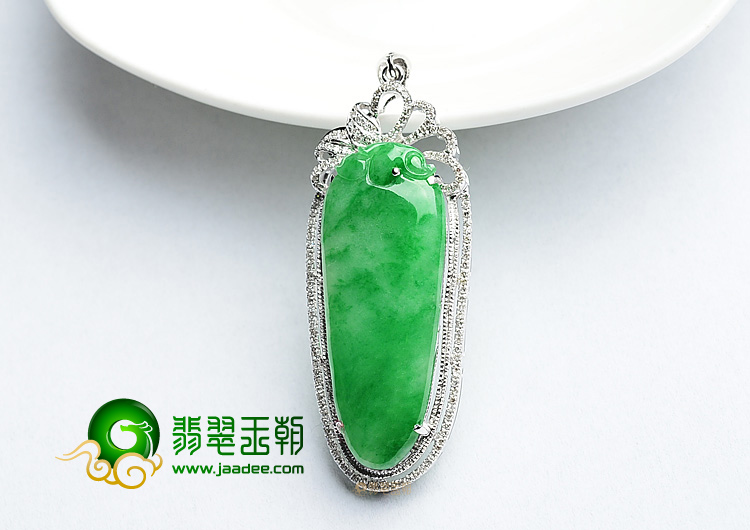糯冰种阳绿镶白金福瓜胸坠(真钻)