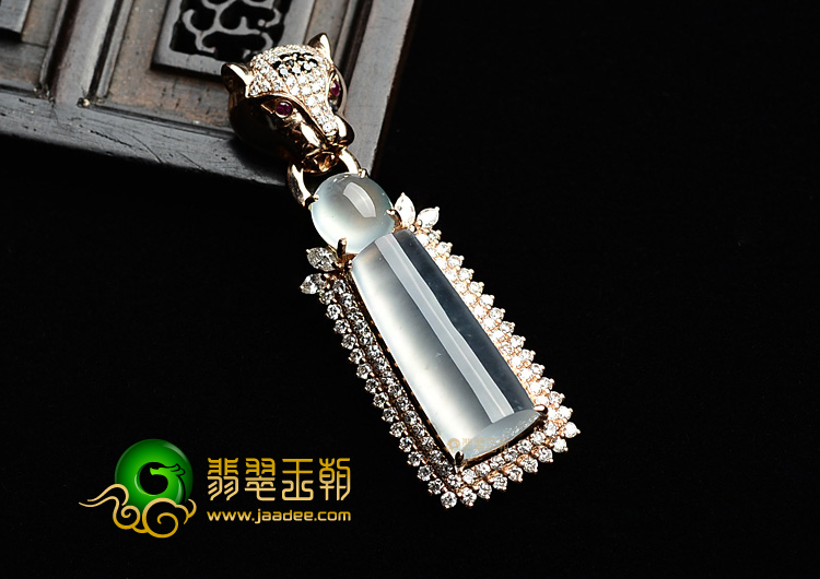 (超值推荐)冰玻种淡晴水镶白金胸坠(真钻)