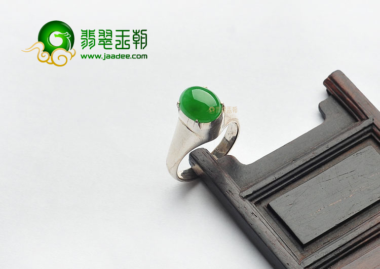 冰种阳绿戒面