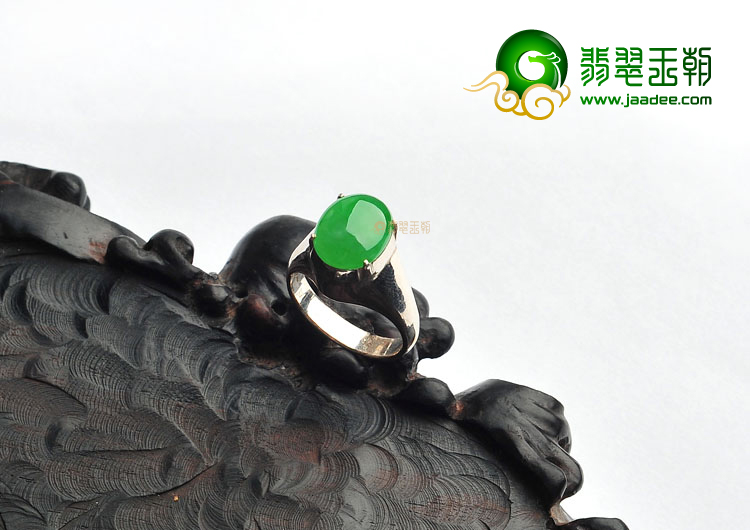 冰种阳绿戒面
