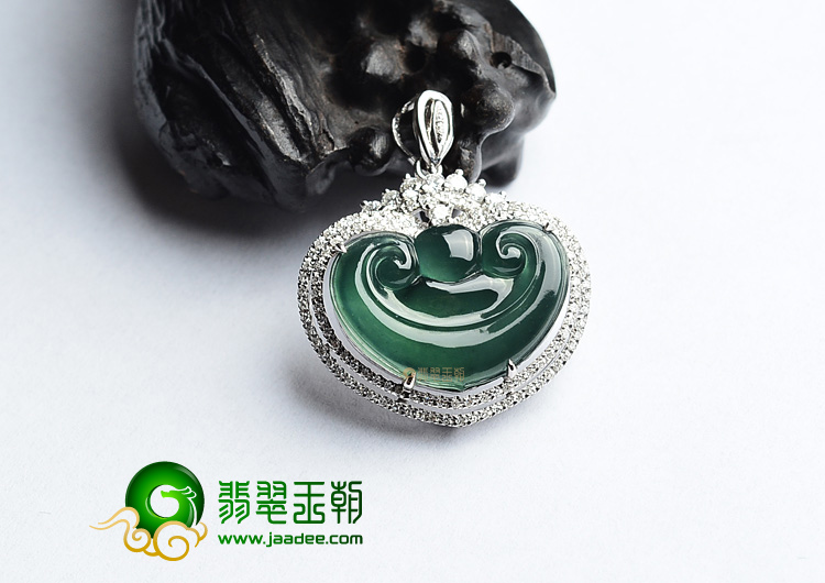 (超值推荐)冰种蓝水镶白金如意胸坠(真钻)