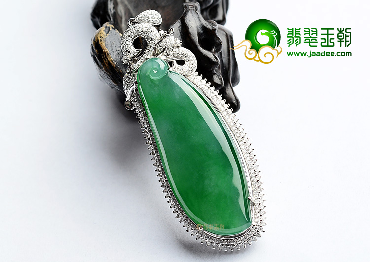 (超值推荐)冰种阳绿镶白金福瓜胸坠(真钻)