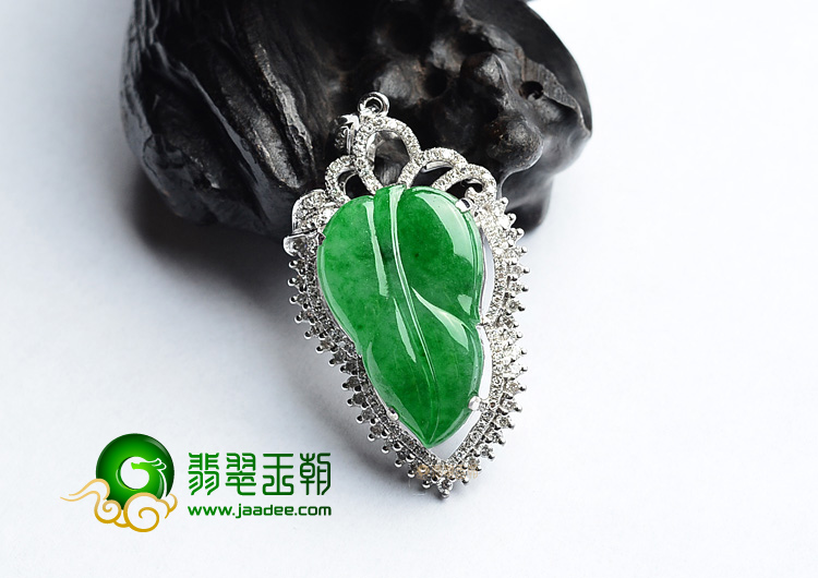 (超值推荐)冰种阳绿镶白金金枝玉叶胸坠(真钻)