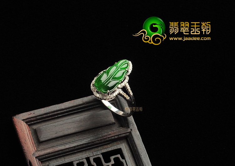 (超值推荐)冰种阳绿镶白金金枝玉叶戒指(真钻)