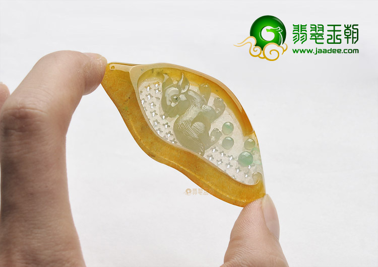冰种黄加绿玉兔挂件