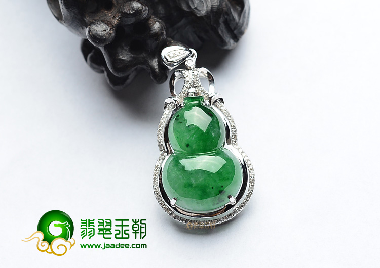 (超值推荐)糯冰种阳绿镶白金葫芦胸坠(真钻)
