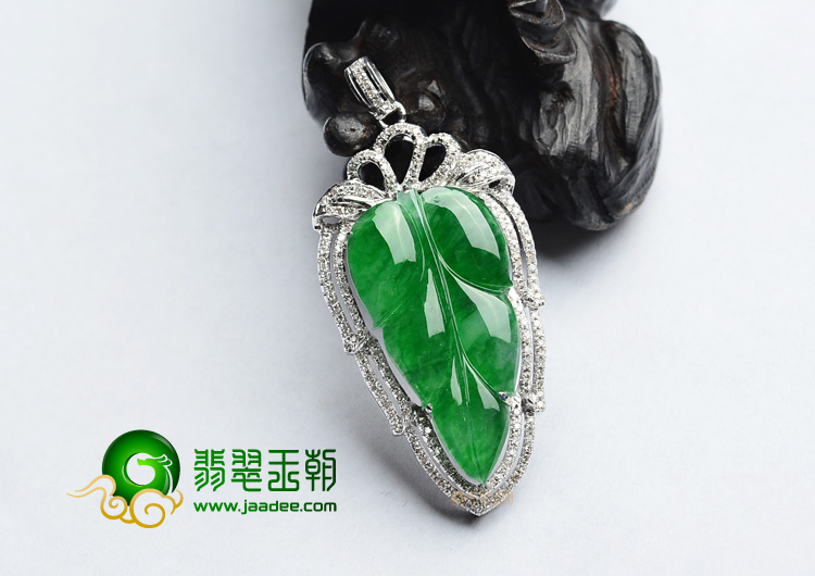冰种正阳绿镶白金金枝玉叶胸坠(真钻)