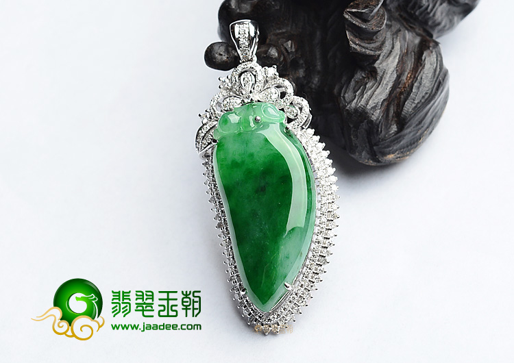 (超值推荐)冰种阳绿镶白金福瓜胸坠(真钻)