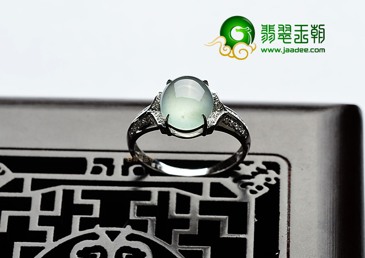 (超值推荐)冰玻种淡晴水镶白金戒指(真钻)