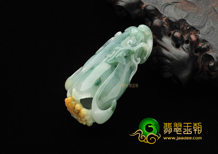 糯冰种飘花玉兰花挂件
