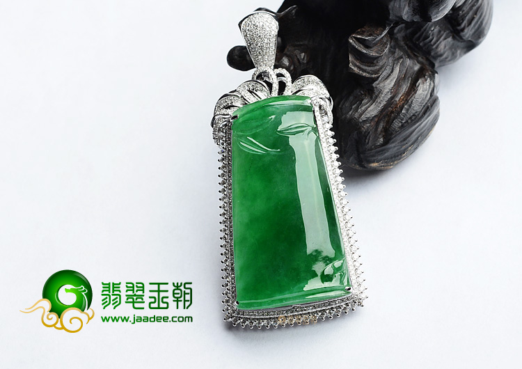 (超值推荐)冰种阳绿镶白金节节高胸坠(真钻)