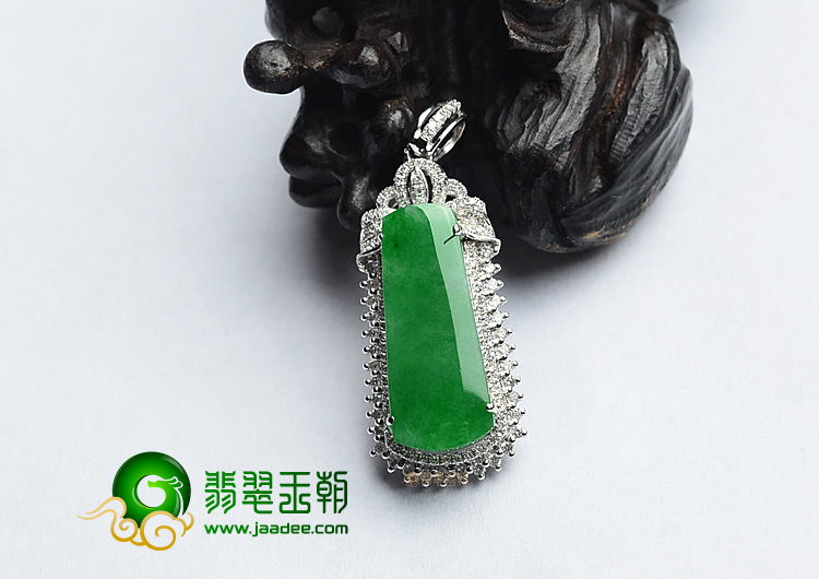 (超值推荐)冰种阳绿镶白金胸坠(真钻)