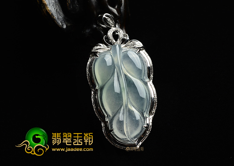 (超值推荐)冰种略飘花镶白金金枝玉叶胸坠(真钻)