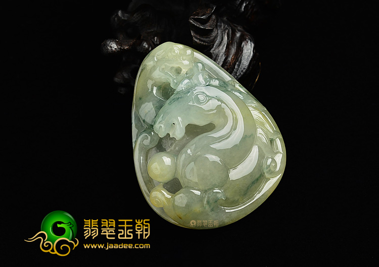 (超值推荐)糯冰种黄翡飘花龙马精神挂件