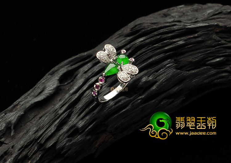 (超值推荐)冰种阳绿镶白金蜻蜓戒指(真钻)