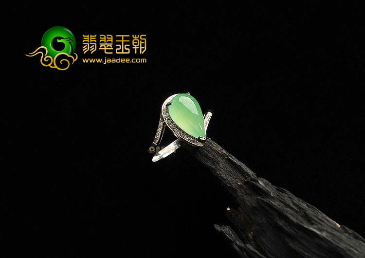 (超值推荐)冰种绿晴水镶白金戒指(真钻)