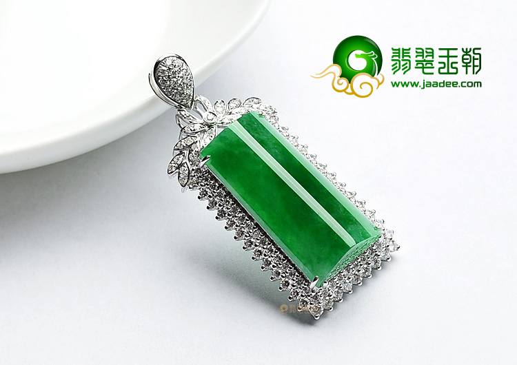 (超值推荐)冰种阳绿镶白金胸坠(真钻)