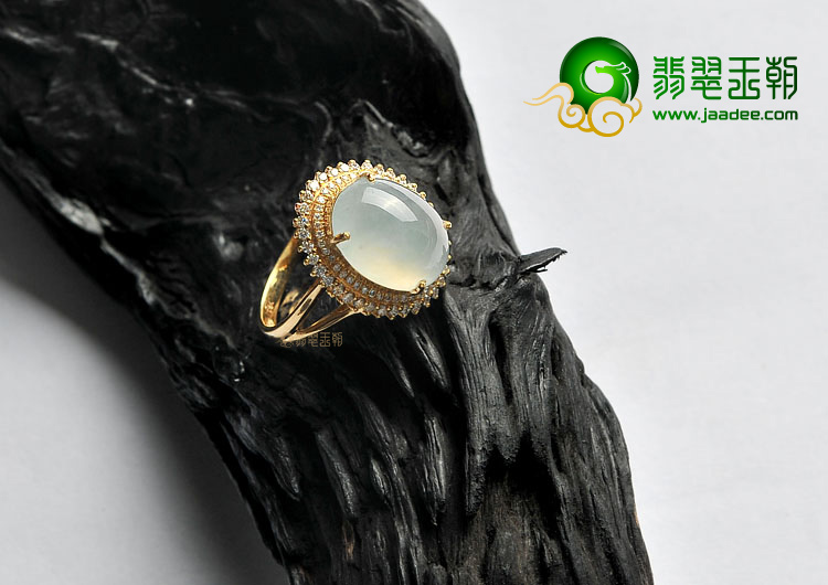 冰玻种淡晴水镶玫瑰金戒指(真钻)