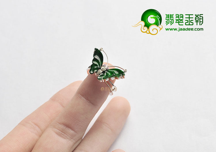 (超值推荐)冰种菠菜绿镶白金蝴蝶形戒指(真钻)