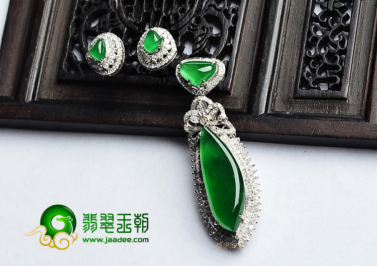 冰玻种阳绿镶白金真钻水滴胸坠/耳钉(一套)