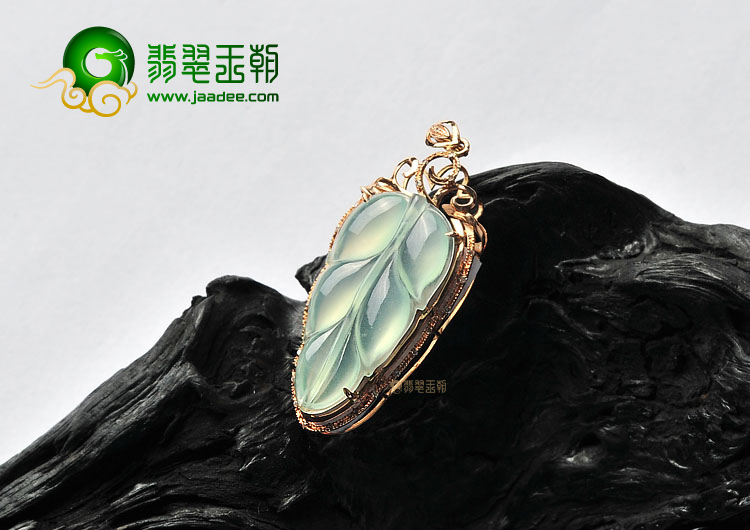 (超值推荐)冰玻种淡晴水镶玫瑰金金枝玉叶胸坠(真钻)