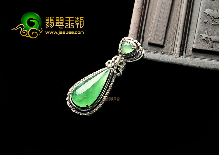 (超值推荐)冰种绿晴水镶白金水滴胸坠(真钻)
