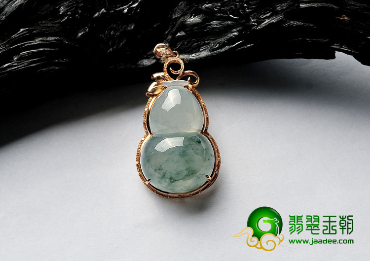 (超值推荐)冰种飘花镶玫瑰金葫芦胸坠(真钻)