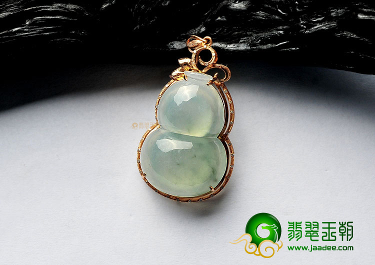(超值推荐)冰种淡晴水略飘花镶玫瑰金葫芦胸坠(真钻)