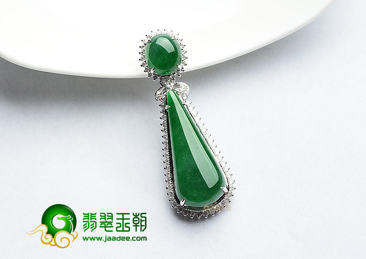 (超值推荐)冰种阳绿镶白金水滴胸坠(真钻)