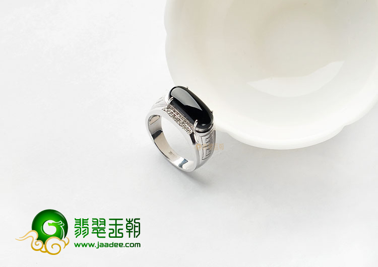 (超值推荐)冰玻种墨翠镶白金戒指(真钻)