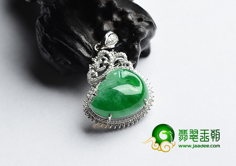 (超值推荐)糯冰种阳绿镶白金天鹅胸坠(真钻)
