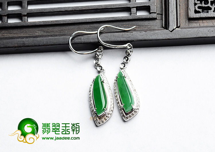 (超值推荐)冰种阳绿镶白金耳坠(真钻)