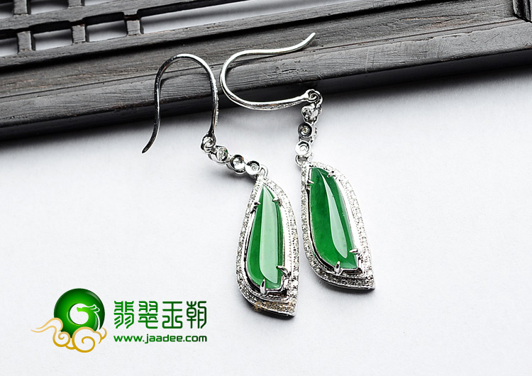 (超值推荐)冰种阳绿镶白金耳坠(真钻)