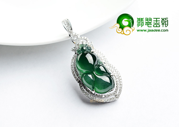(超值推荐)冰种蓝绿镶白金金鱼胸坠(真钻)