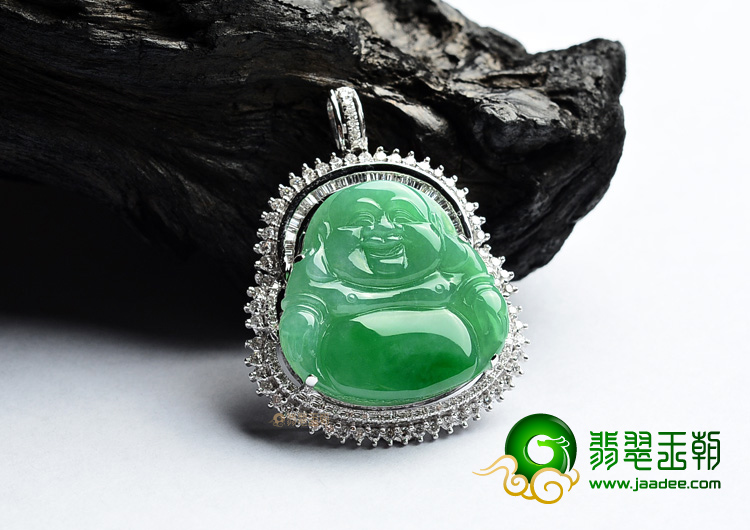(超值推荐)冰种翠色镶白金玉佛胸坠(真钻)