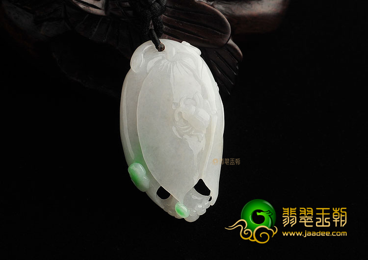 糯冰种飘翠玉兰花挂件