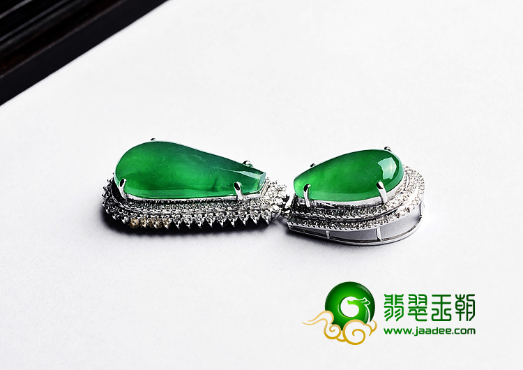 (超值推荐)冰种阳绿镶白金水滴胸坠(真钻)