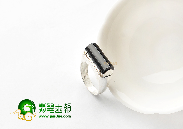 (超值推荐)冰种墨翠马鞍戒面