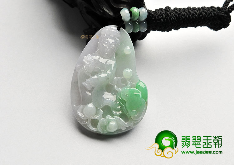 糯冰种淡春带彩观音挂件