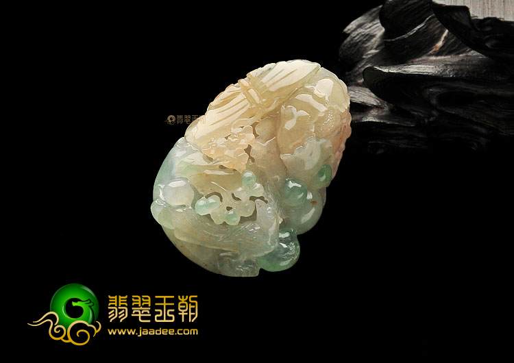 糯冰种淡三彩蝶恋花挂件