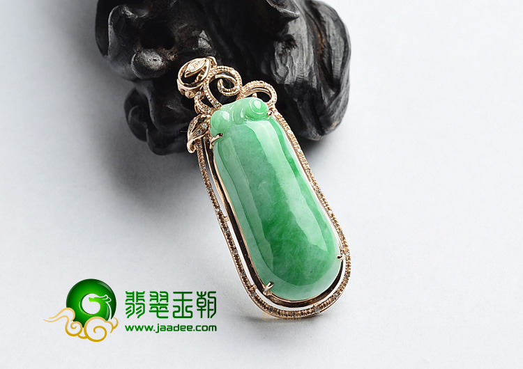 (超值推荐)糯冰种翠色镶玫瑰金福瓜胸坠(真钻)