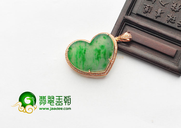 冰种飘翠镶玫瑰金心形胸坠(真钻)