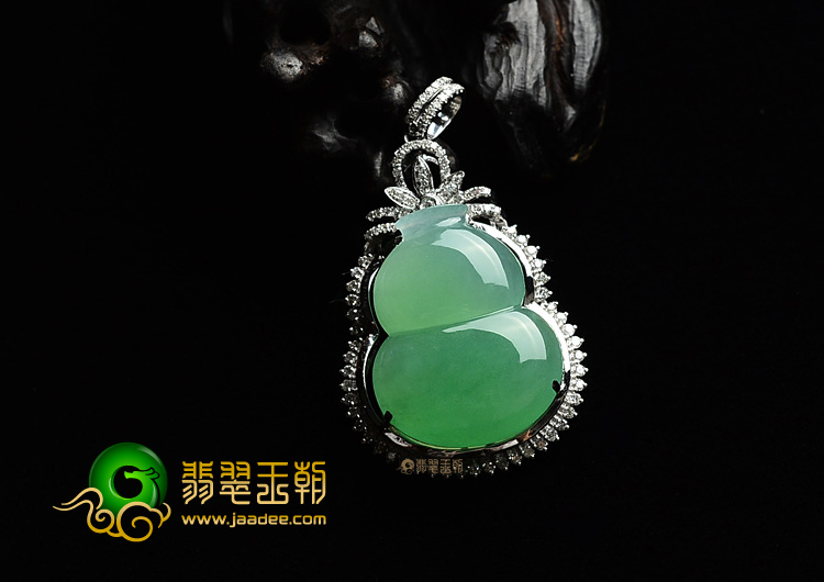 (超值推荐)冰种苹果绿镶白金葫芦胸坠(真钻)