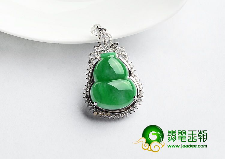 (超值推荐)糯冰种阳绿镶白金葫芦胸坠(真钻)