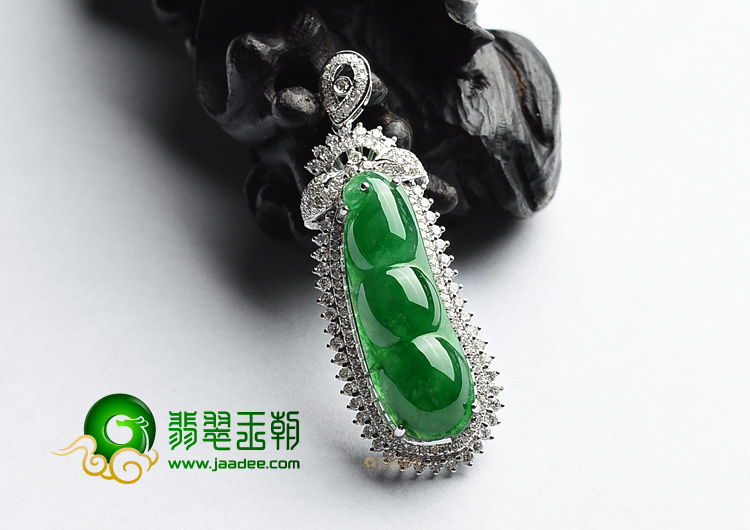 (超值推荐)冰种正阳绿镶白金四季豆胸坠(真钻)