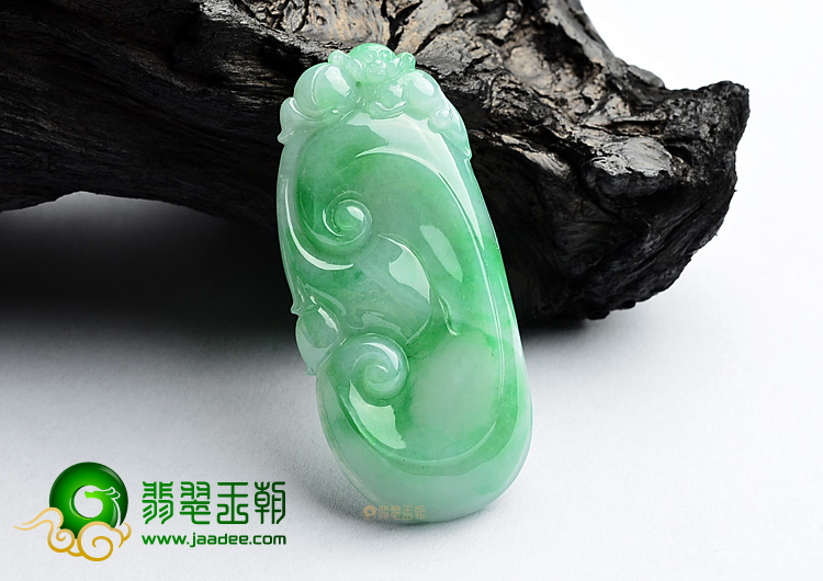 (超值推荐)糯冰种翠色如意挂件